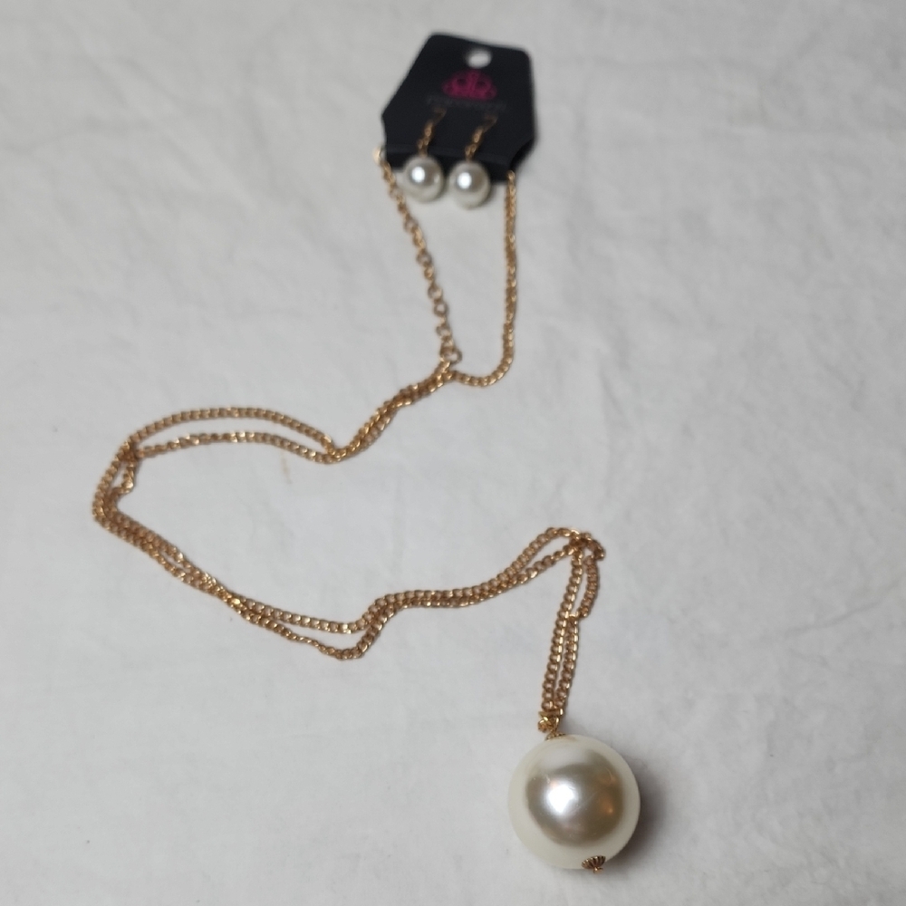 Paparazzi Elegant Gold Colored and Faux Pearl Necklace Earring Set NWT